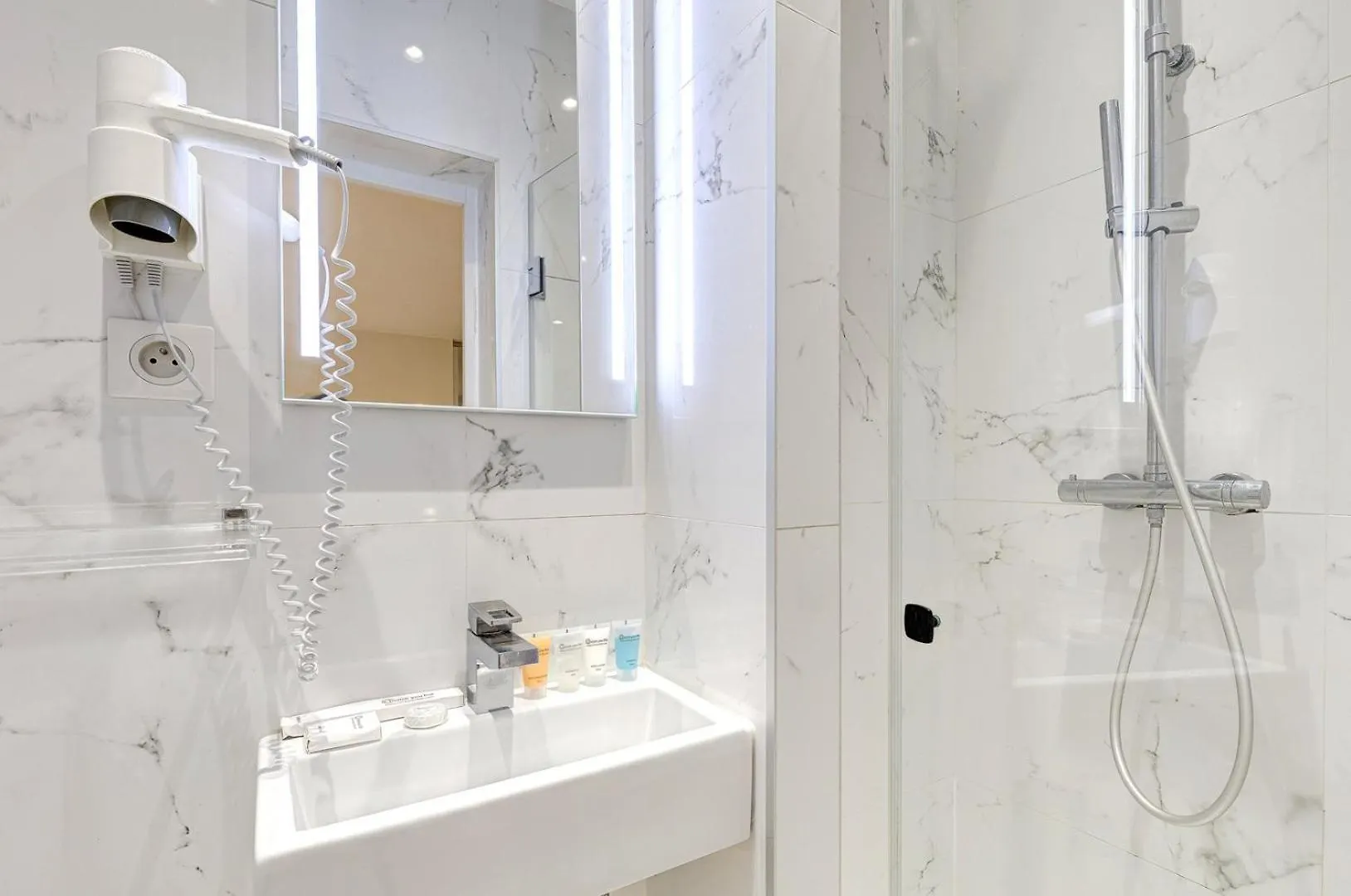 296 Ponceau - Superb In Apartament *