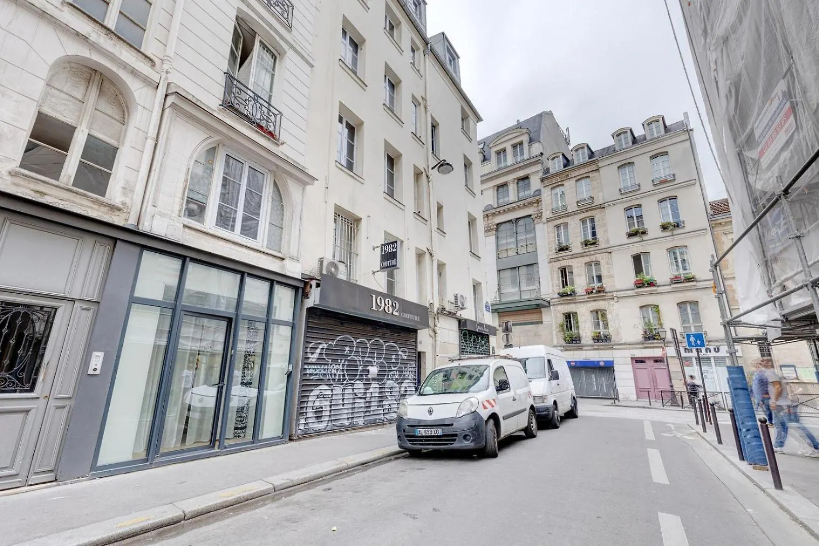 296 Ponceau - Superb In Apartament